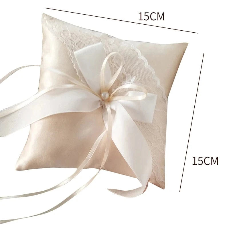 beige coussin pour les alliances