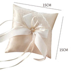 beige coussin pour les alliances
