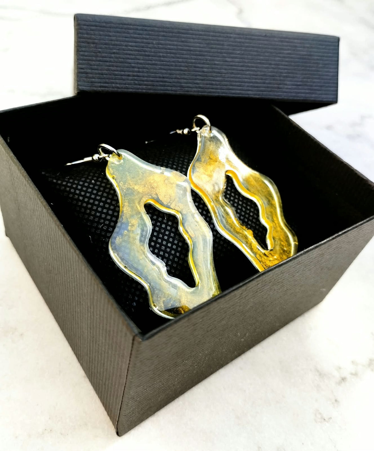 Boucles d’oreilles Boucles d’oreilles artisanales en résine époxy jaune