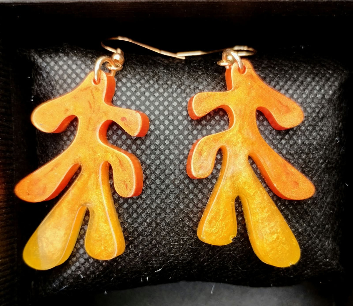 Boucles d'oreilles Boucles d'oreilles feuille en résine époxy orange et jaune - pièce unique