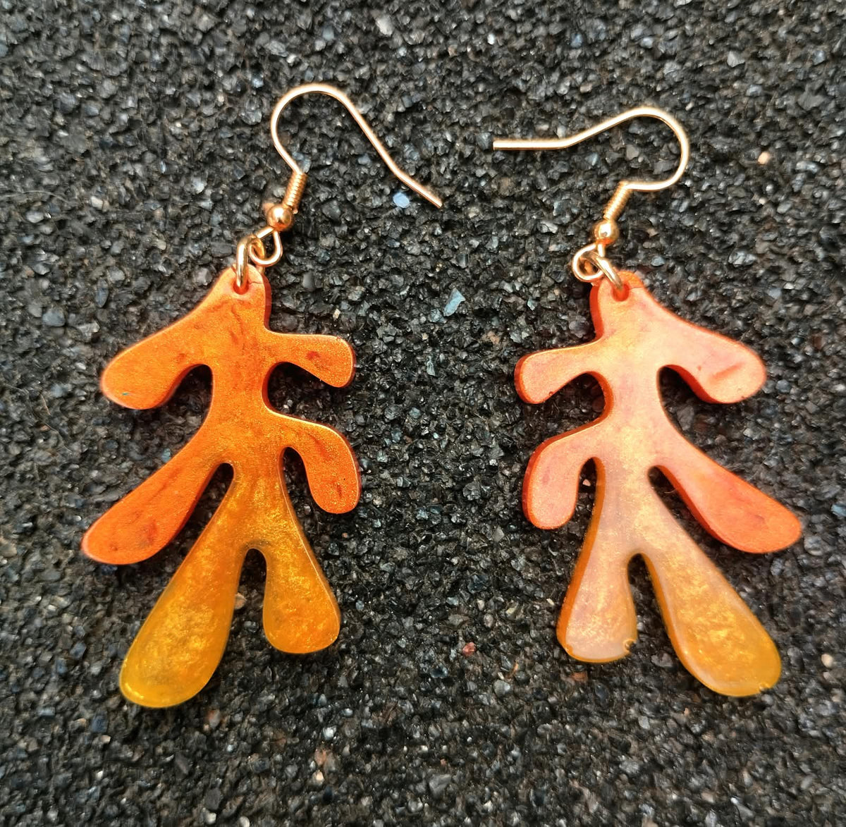 Boucles d'oreilles Boucles d'oreilles feuille en résine époxy orange et jaune - pièce unique