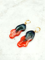 Boucles d’oreilles Boucles d’oreilles uniques en résine époxy bleu nuit et rouge