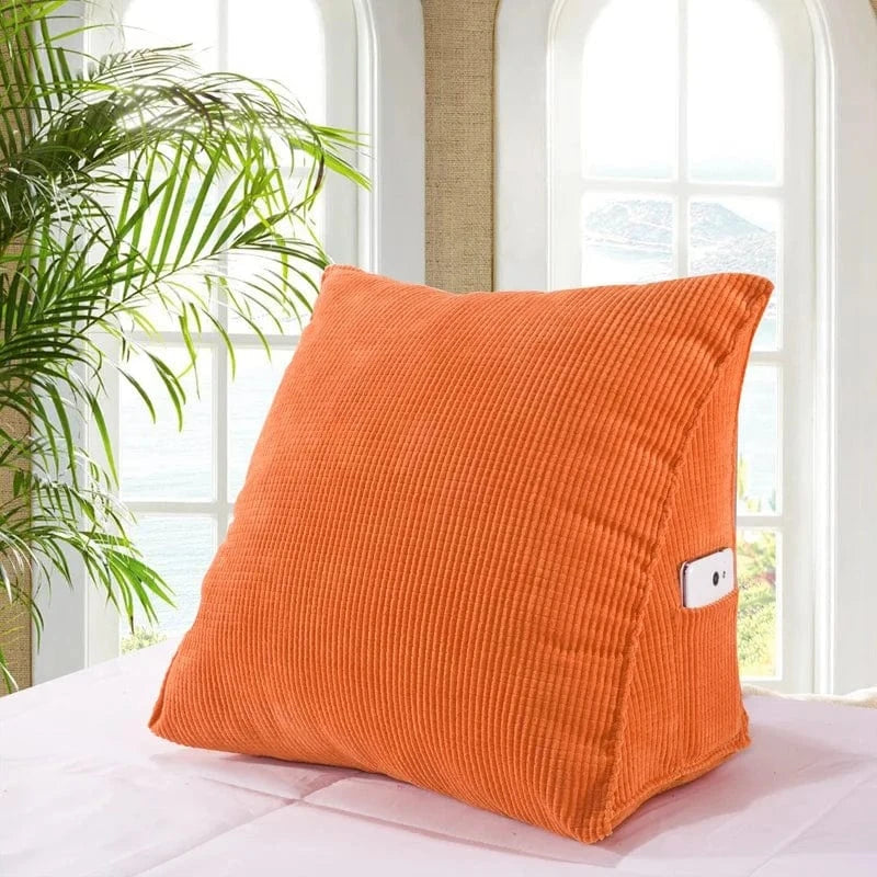 Orange coussin de lecture au lit