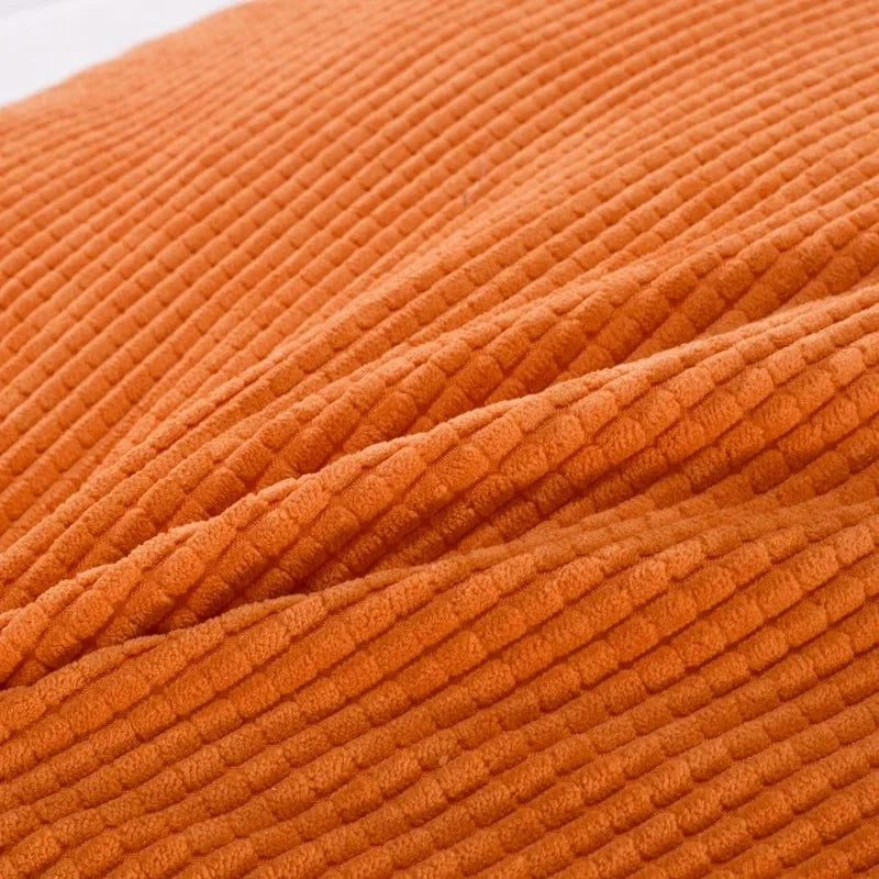 Orange coussin de lecture au lit