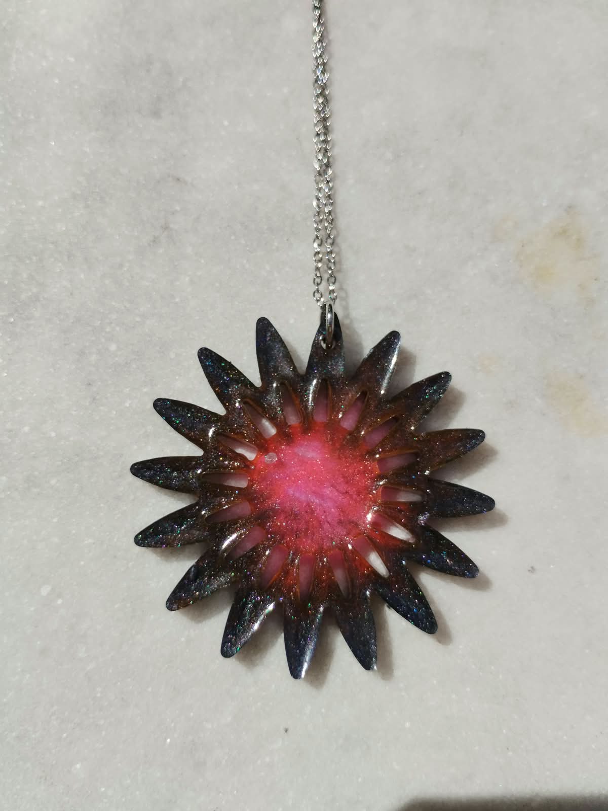 Pendentif Pendentif Soleil noir et rouge